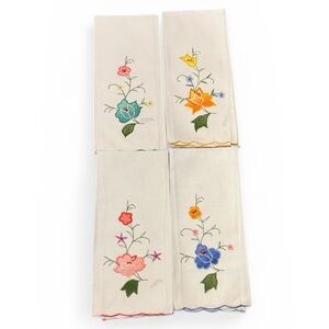 Lillian Vernon Embroidered Floral Guest Towels Set of 4 Cotton Scalloped Cottage